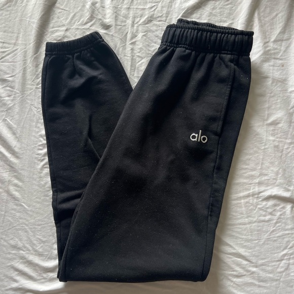 Alo Yoga Accolade Sweatpant - Picture 3 of 3